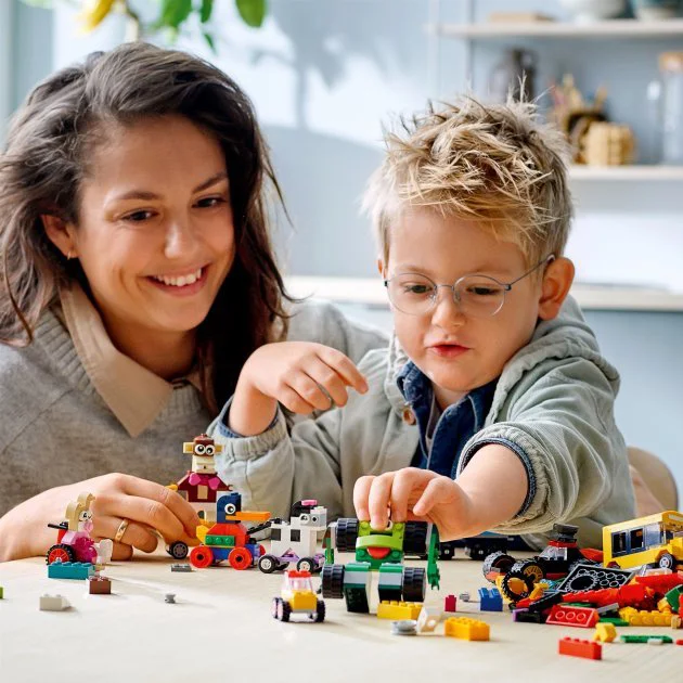 Lego Classic Кубики и колёса foto