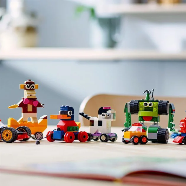 Lego Classic Кубики и колёса foto