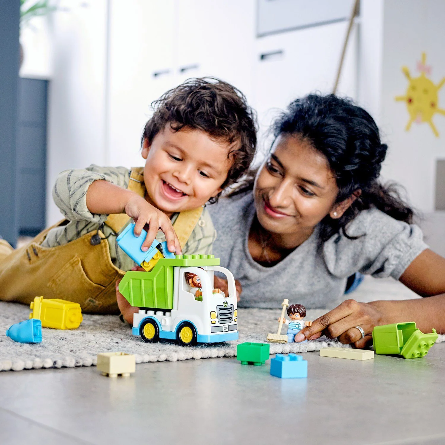 Lego Duplo Town Мусоровоз и контейнеры для раздельного сбора мусора foto
