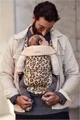 Marsupiu anatomic BabyBjorn Mini Beige/Leopard cu pozitii multiple de purtare, bumbac