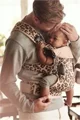 Marsupiu anatomic BabyBjorn One Beige/Leopard cu pozitii multiple de purtare, bumbac