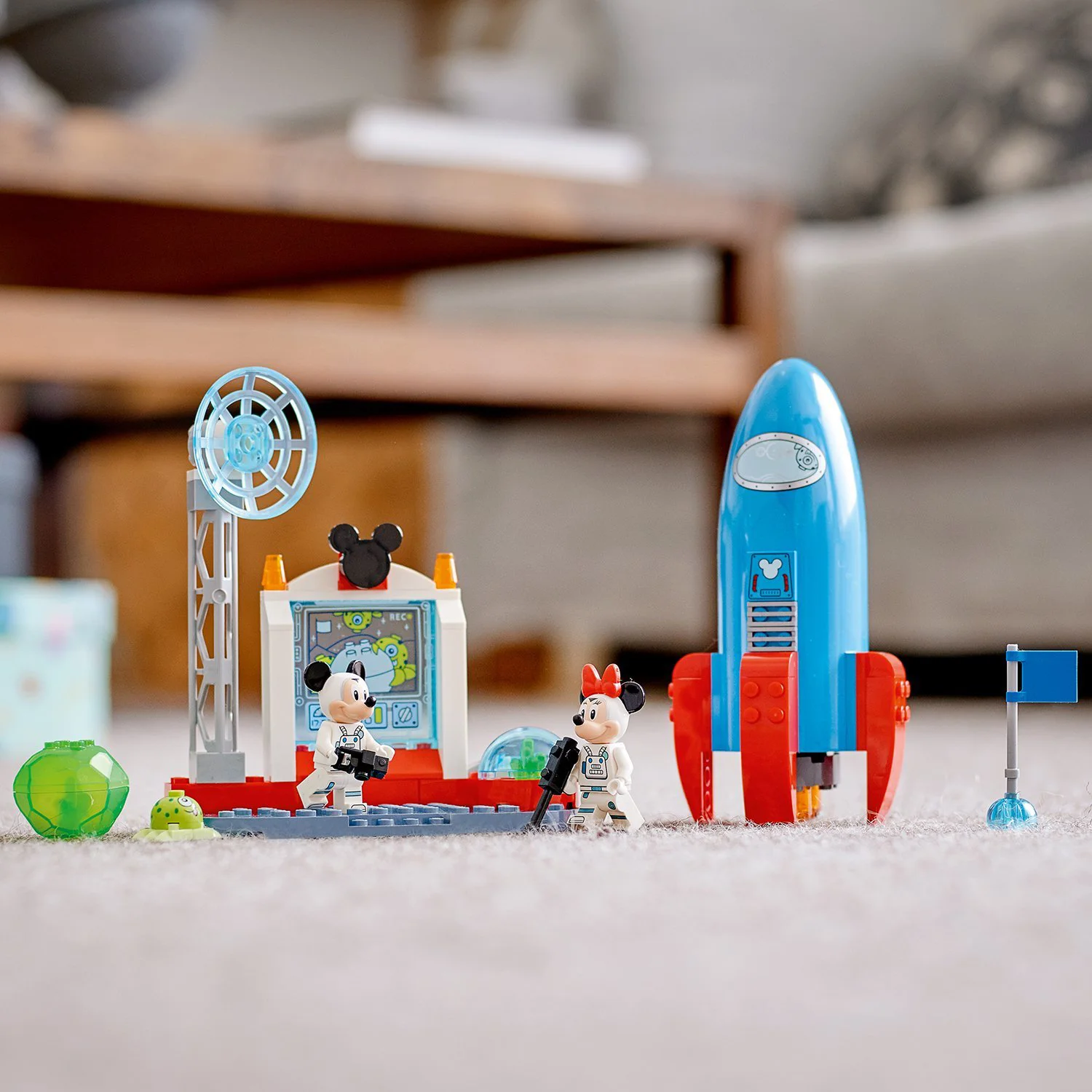 LEGO Disney Mickey and Friends, Mickey Mouse & Minnie Mouse's Space Rocket foto