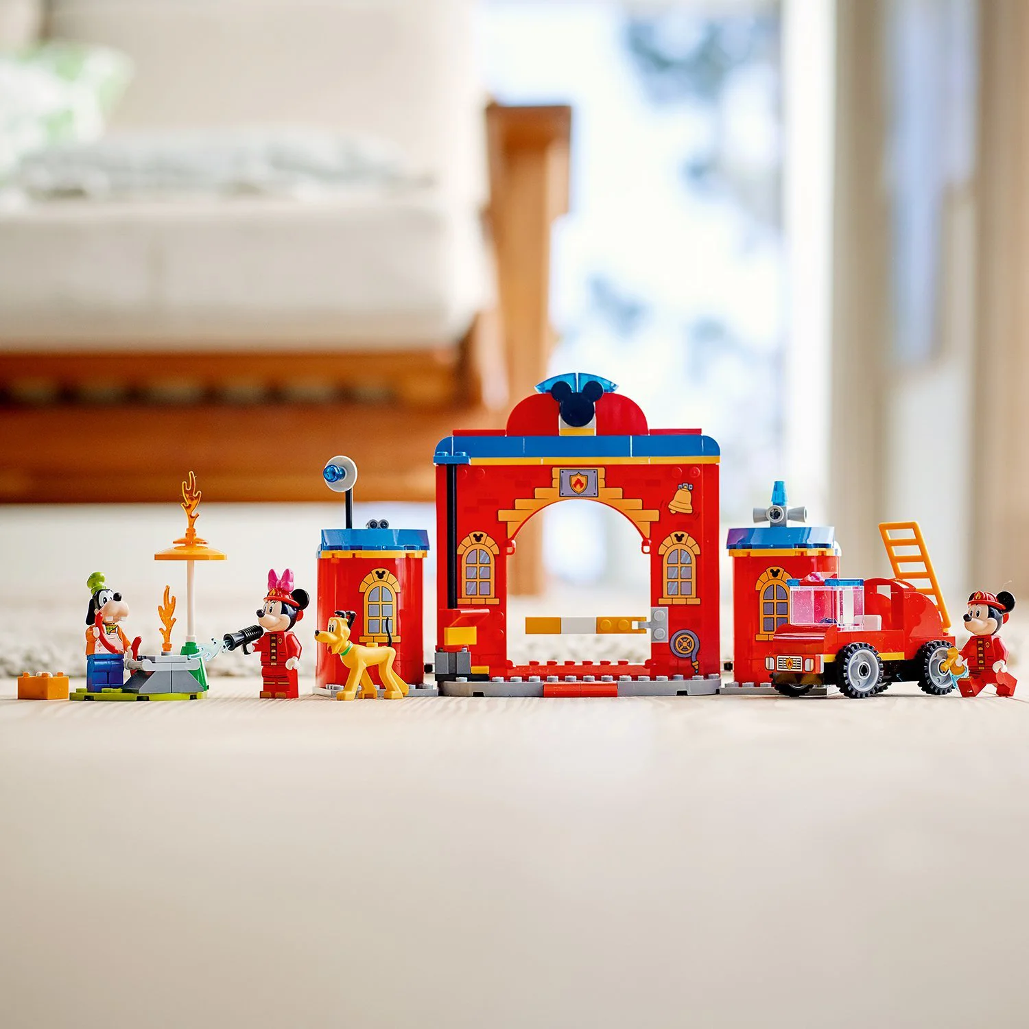 LEGO Disney Mickey and Friends Fire Truck & Station foto