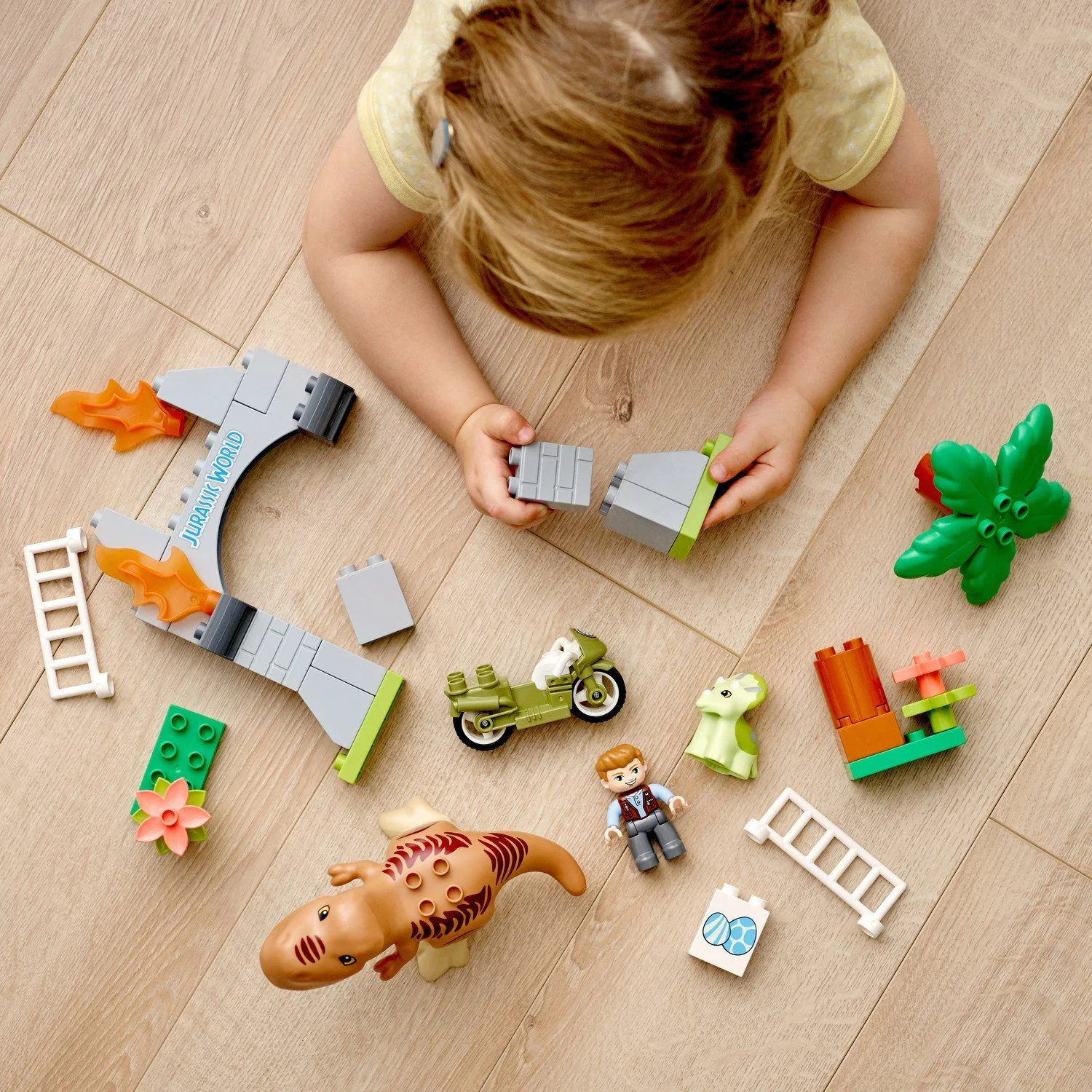 LEGO Duplo Jurassic World T. rex and Triceratops Dinosaur Breakout foto
