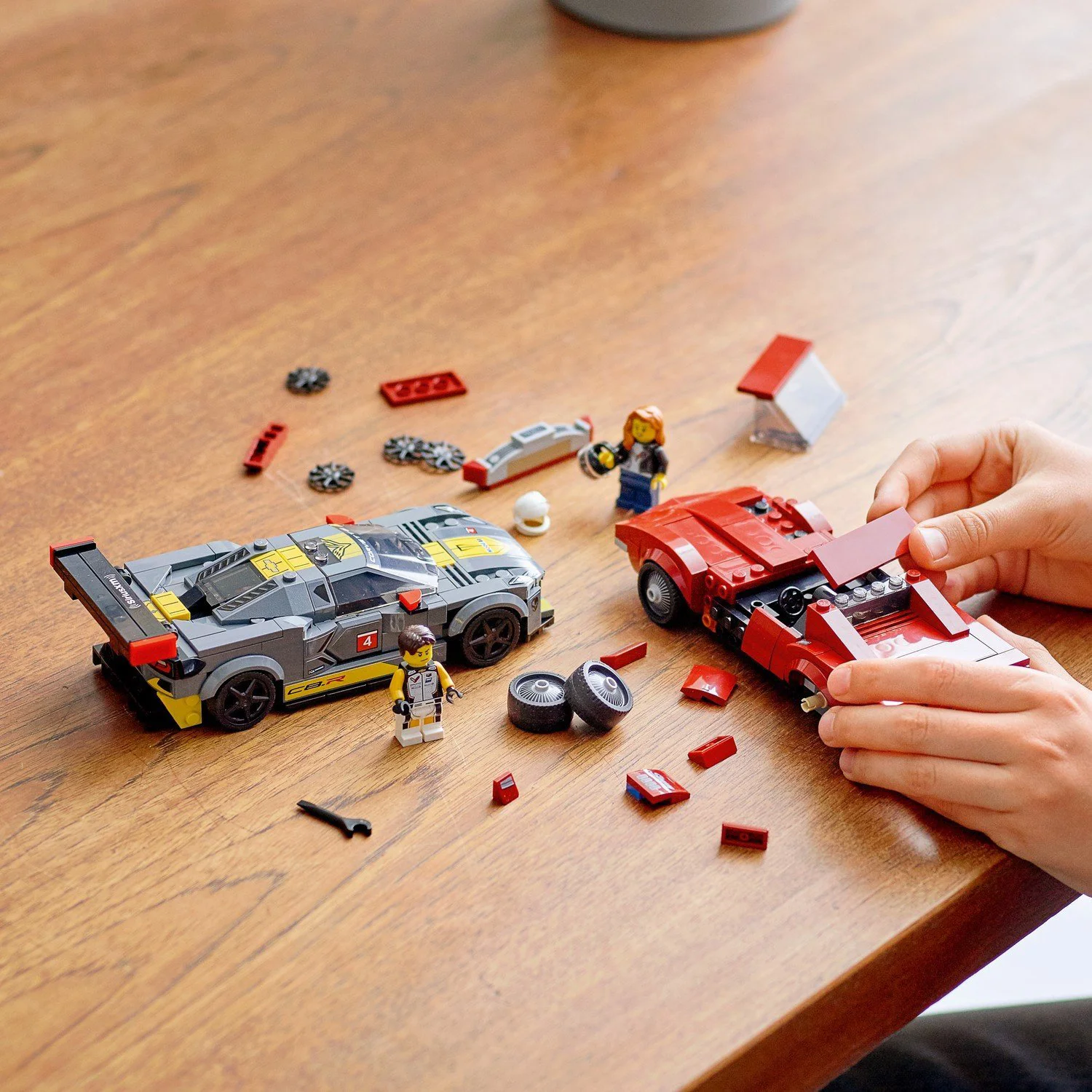 Lego Speed Champions Chevrolet Corvette C8.R Race Car и 1968 Chevrolet Corvette foto