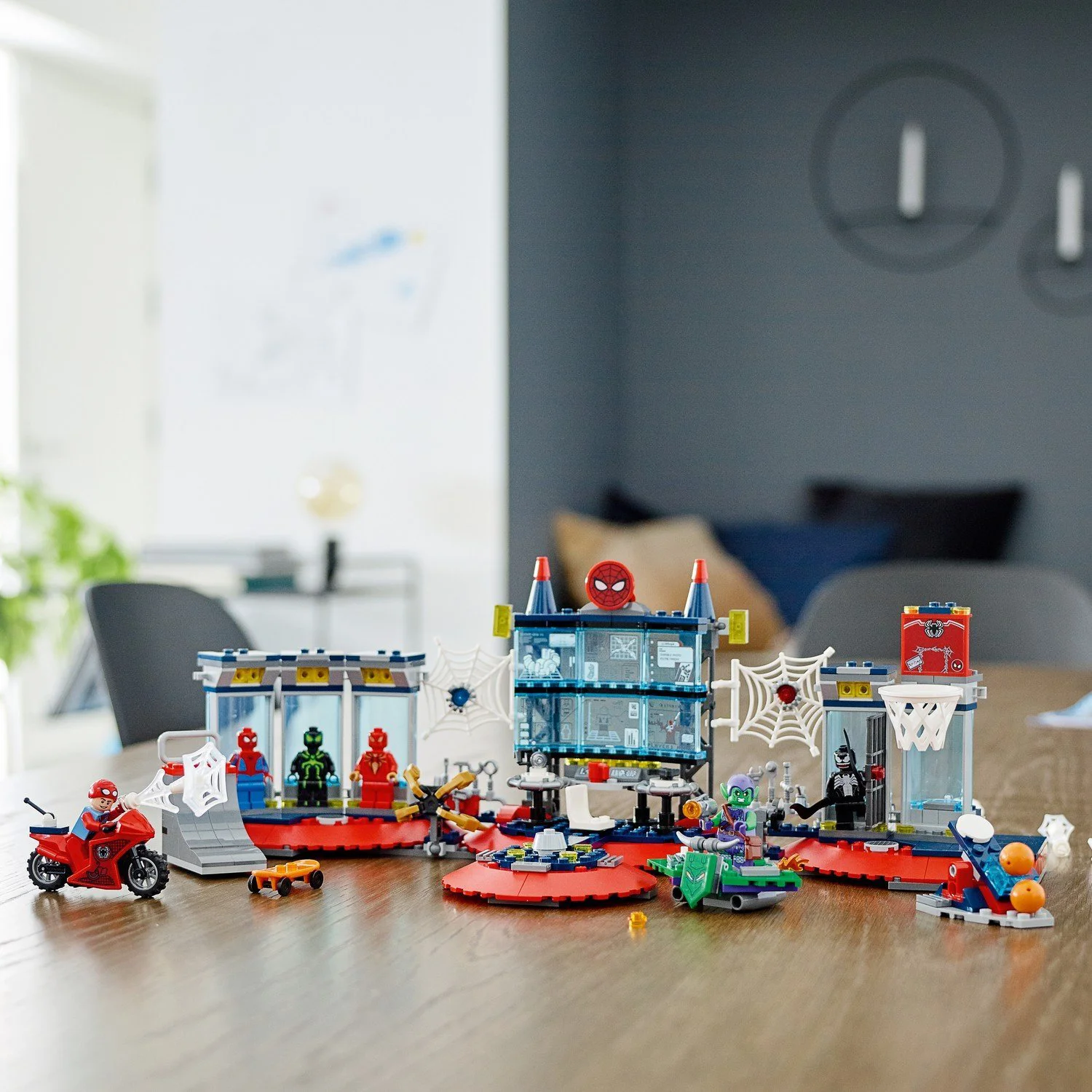 LEGO Marvel Attack on the Spider Lair foto