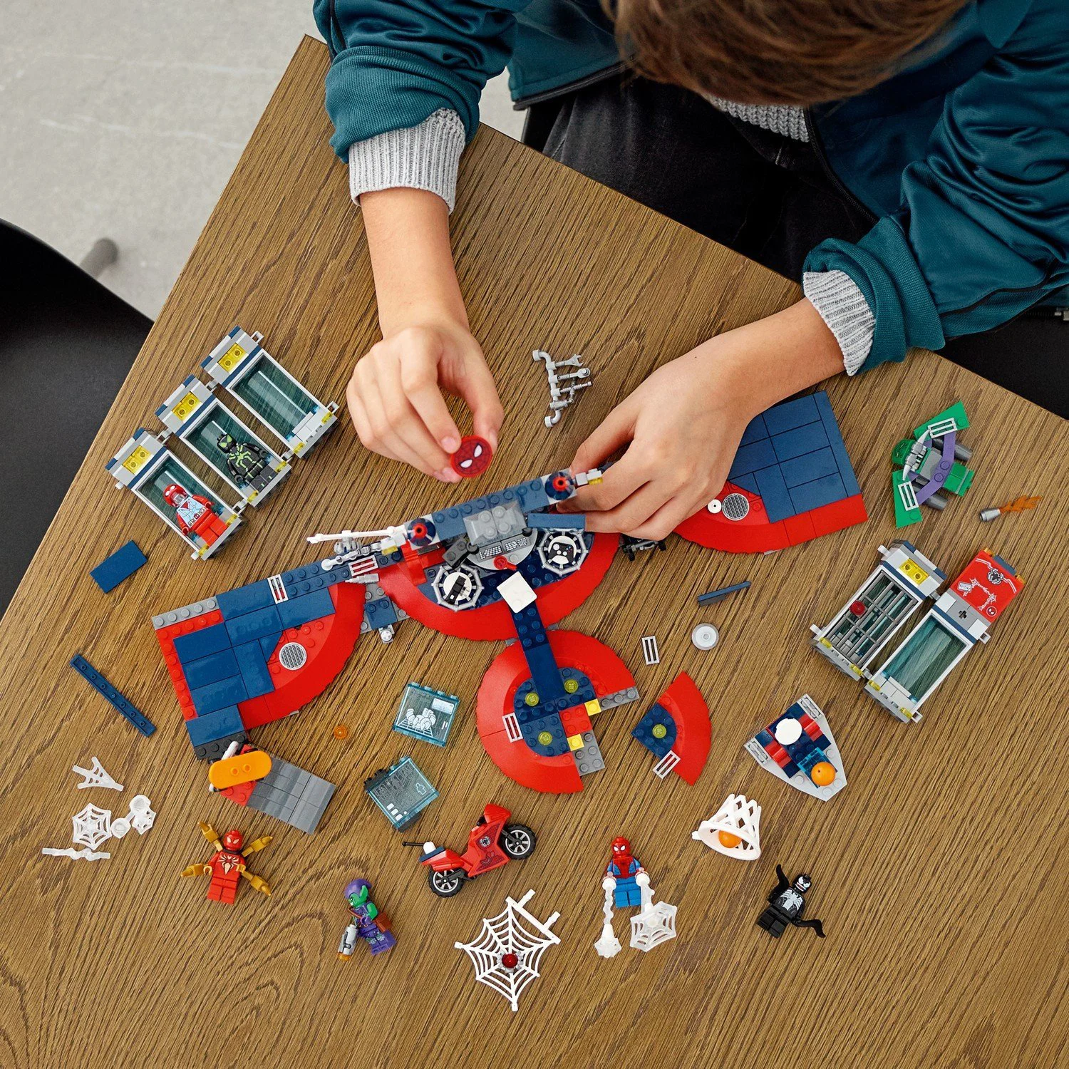 LEGO Marvel Attack on the Spider Lair foto