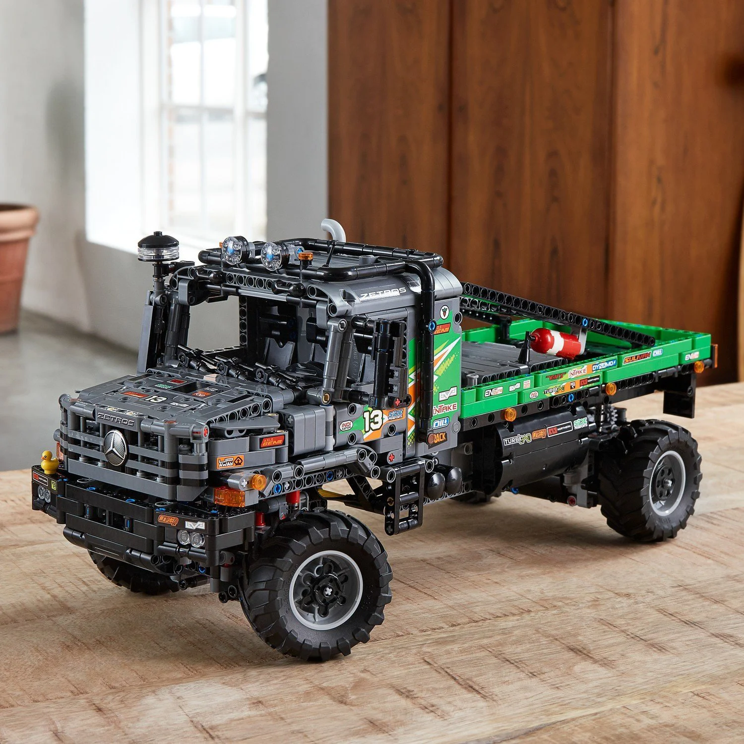 Lego Technic Полноприводный грузовик-внедорожник Mercedes-Benz Zetros