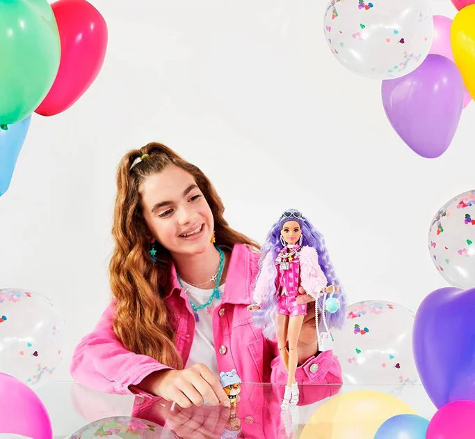 Papusa Barbie Extra cu par violet foto