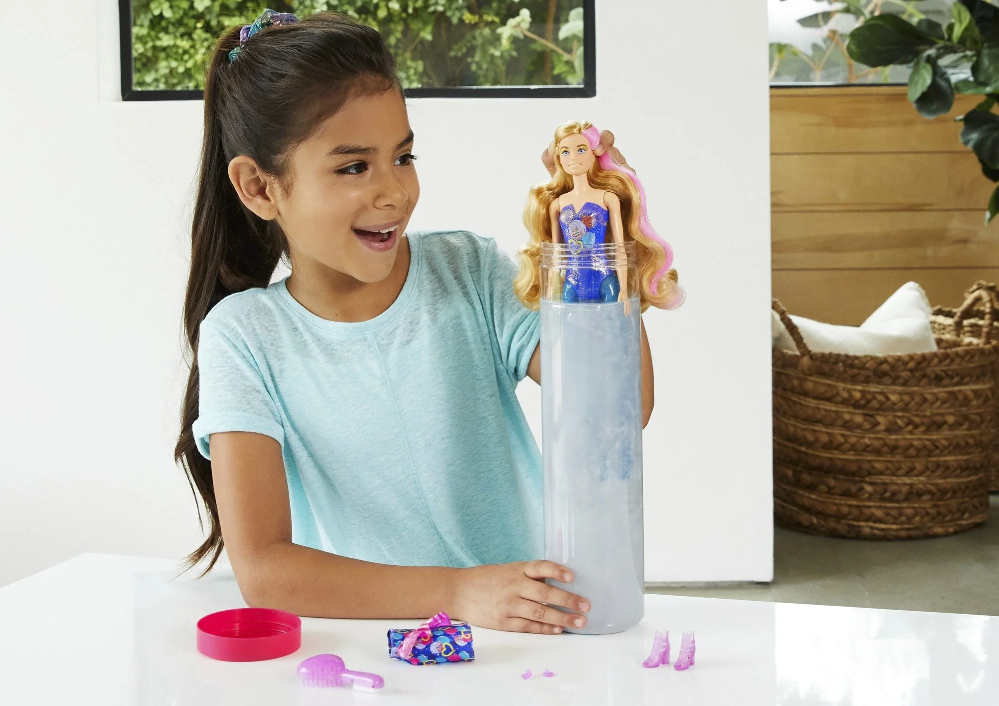 Papusa-surpriza Barbie pentru petrecere foto