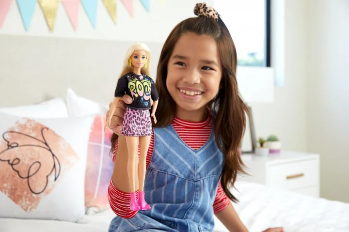 Кукла Barbie Модница в стильной рок футболке