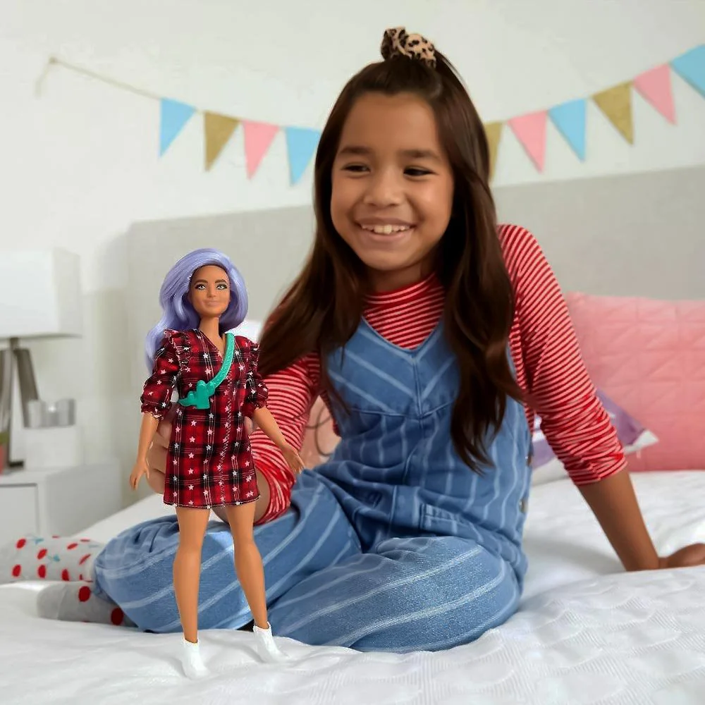 Papusa Barbie Fashionista in rochie cu carouri foto