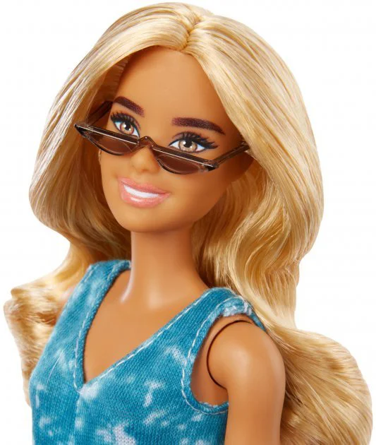 Papusa Barbie Fashionista in salopeta albastra foto