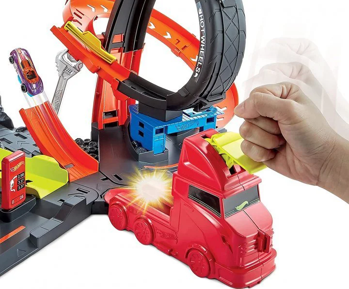 Игровой набор Hot Wheels Нападение токсичной гориллы
