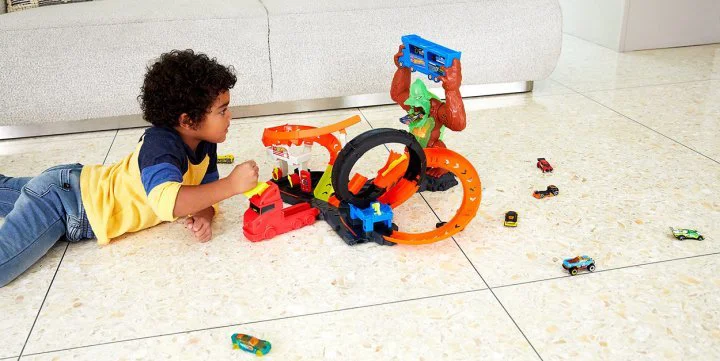 Игровой набор Hot Wheels Нападение токсичной гориллы
