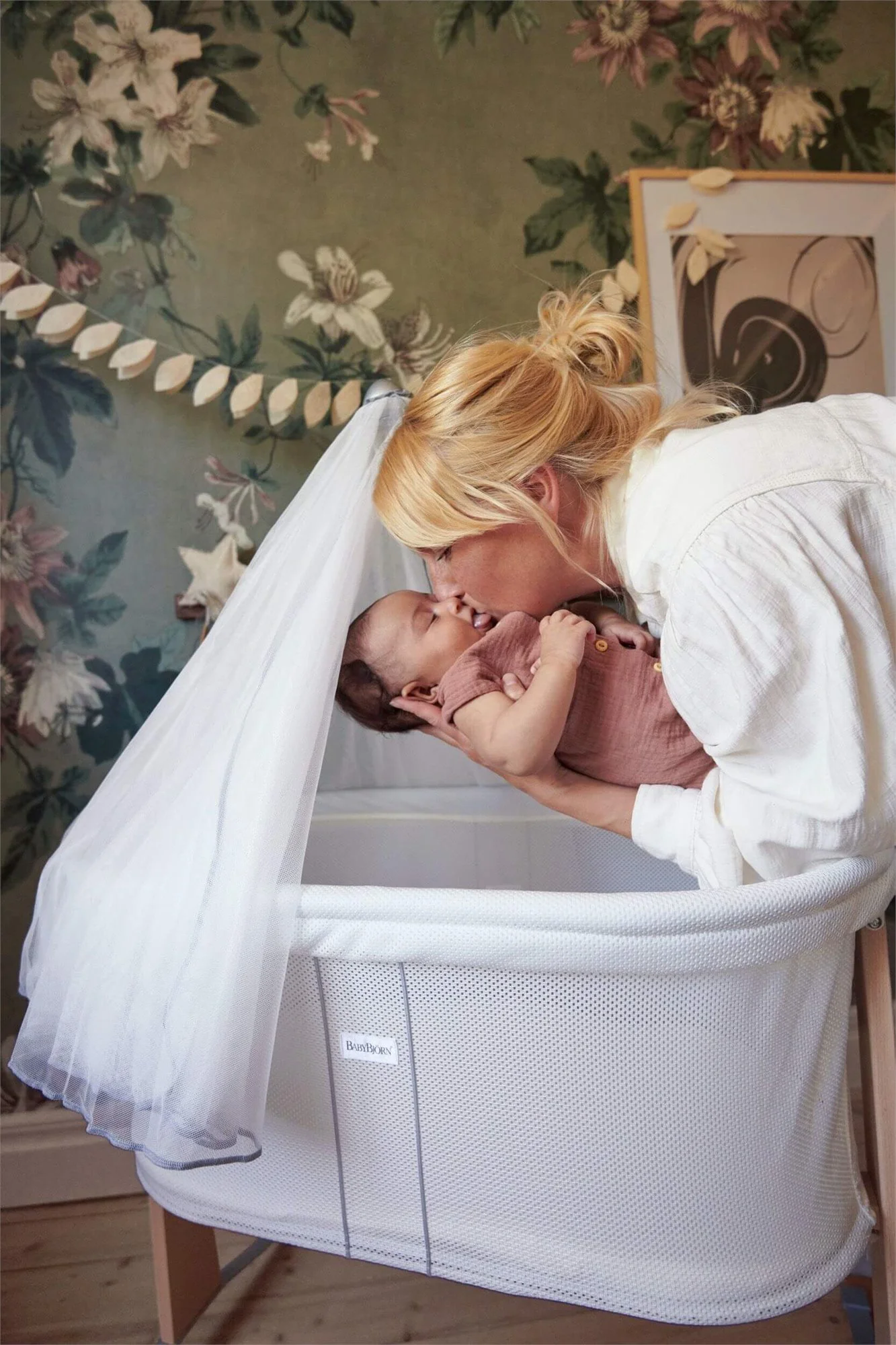 Patut pliabil co-sleeper din mesh Babybjorn Alb foto