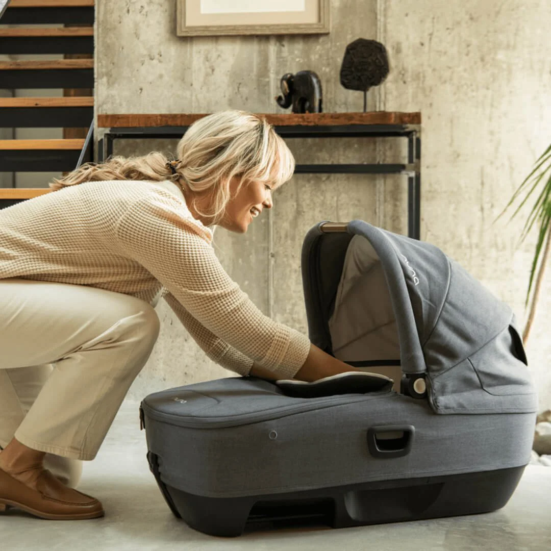Set Nuna Landou CARI Next Granite + Baza isofix BASE Next i-Size