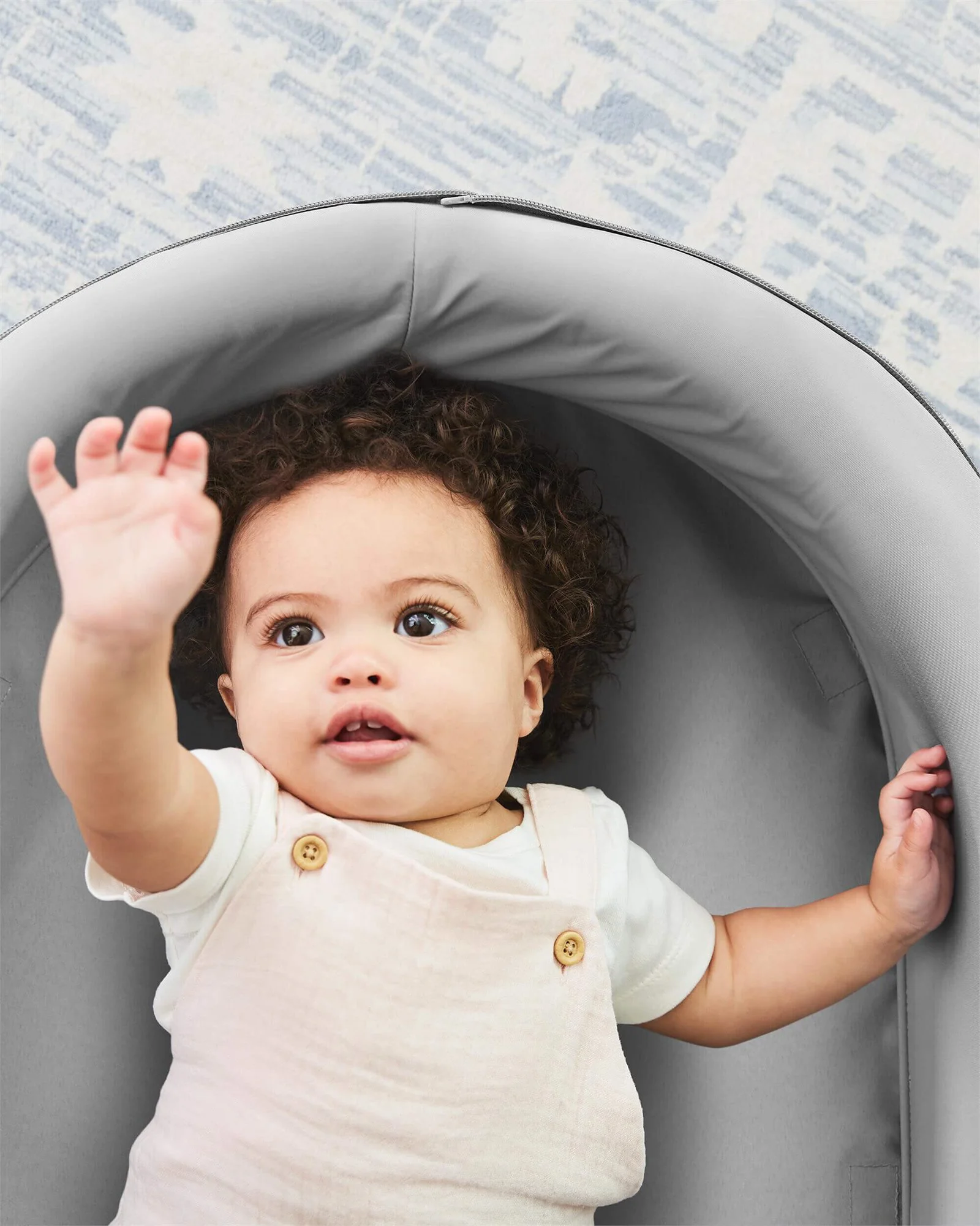 Cosulet pentru bebelusi Skip Hop Baby Nest Grey White foto
