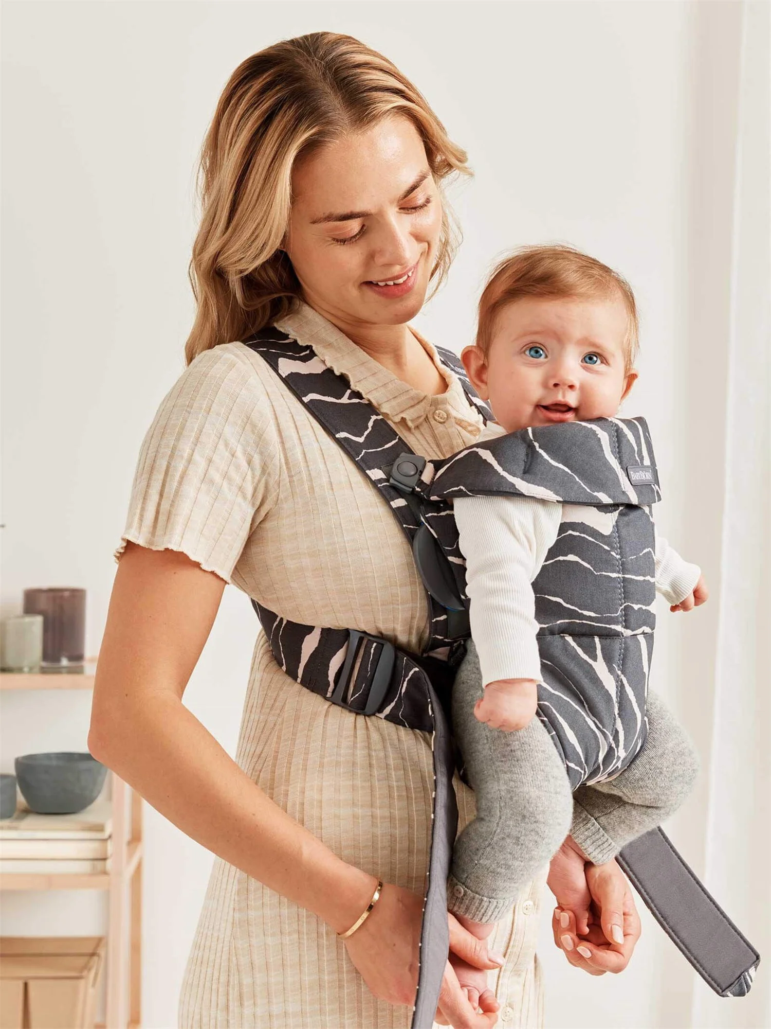 Marsupiu anatomic BabyBjorn Mini Anthracite/Landscape, bumbac