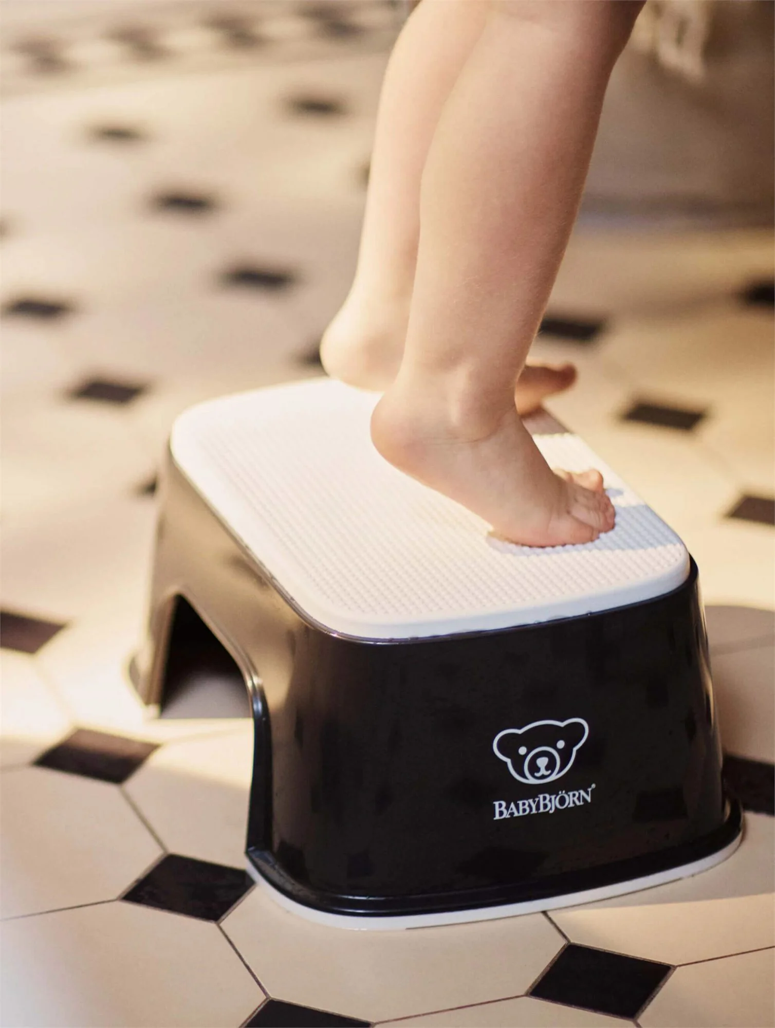 Стульчик-подставка BabyBjorn Step Stool Deep Black/White