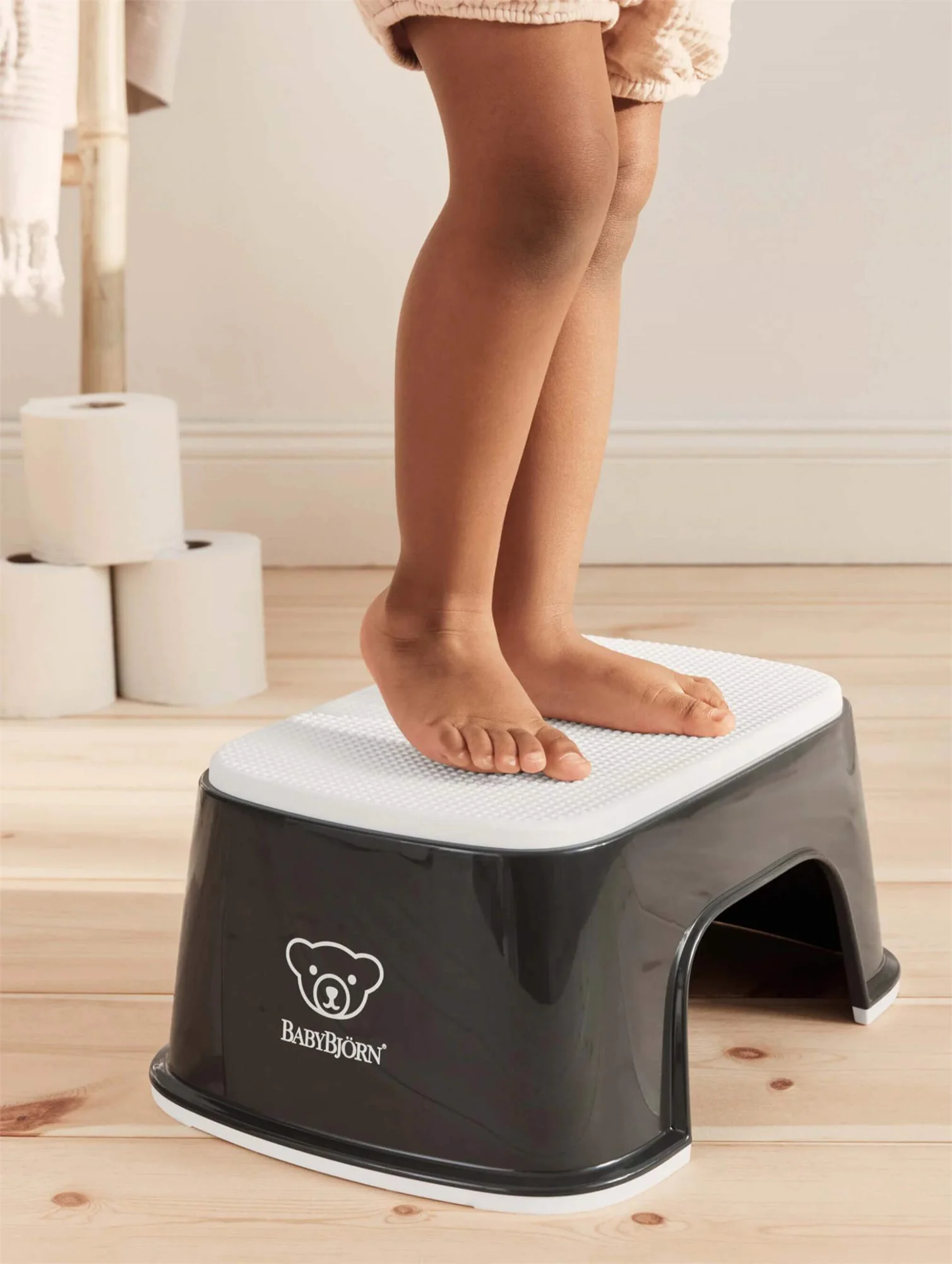 Treapta inaltator pentru baie BabyBjorn Step Stool Black/White