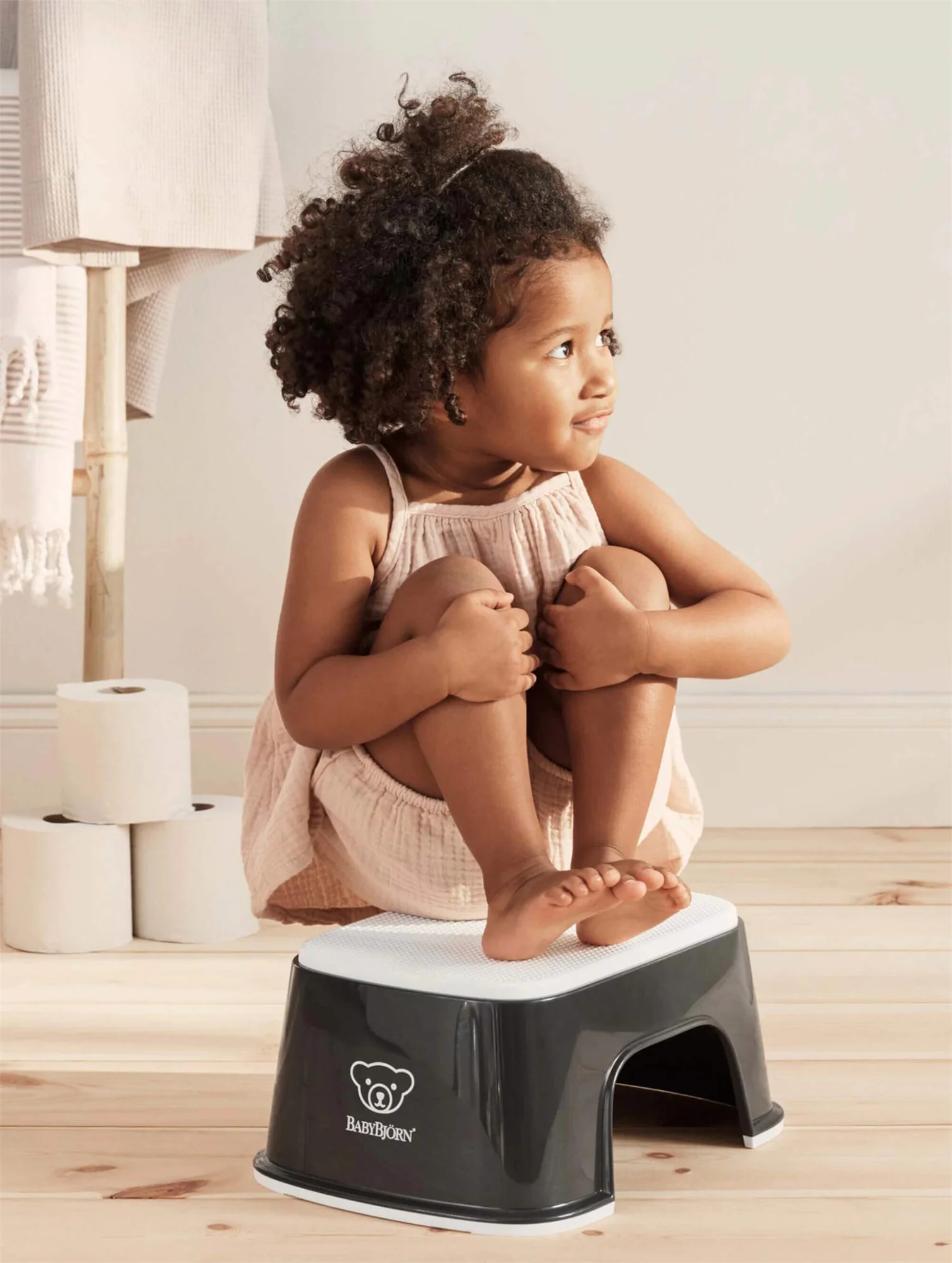 Стульчик-подставка BabyBjorn Step Stool Deep Black/White