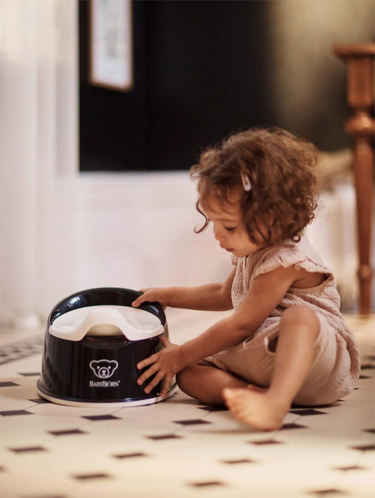 Горшок BabyBjorn Smart Potty Black/White