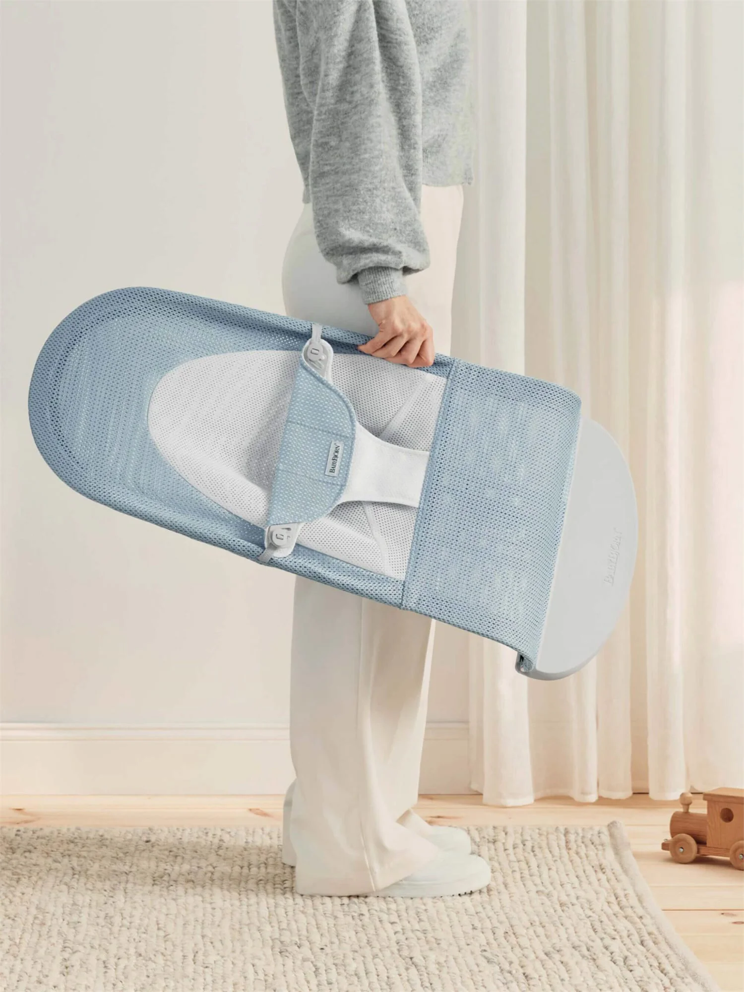 Balansoar BabyBjorn Balance Soft Sky Blue/White, Mesh