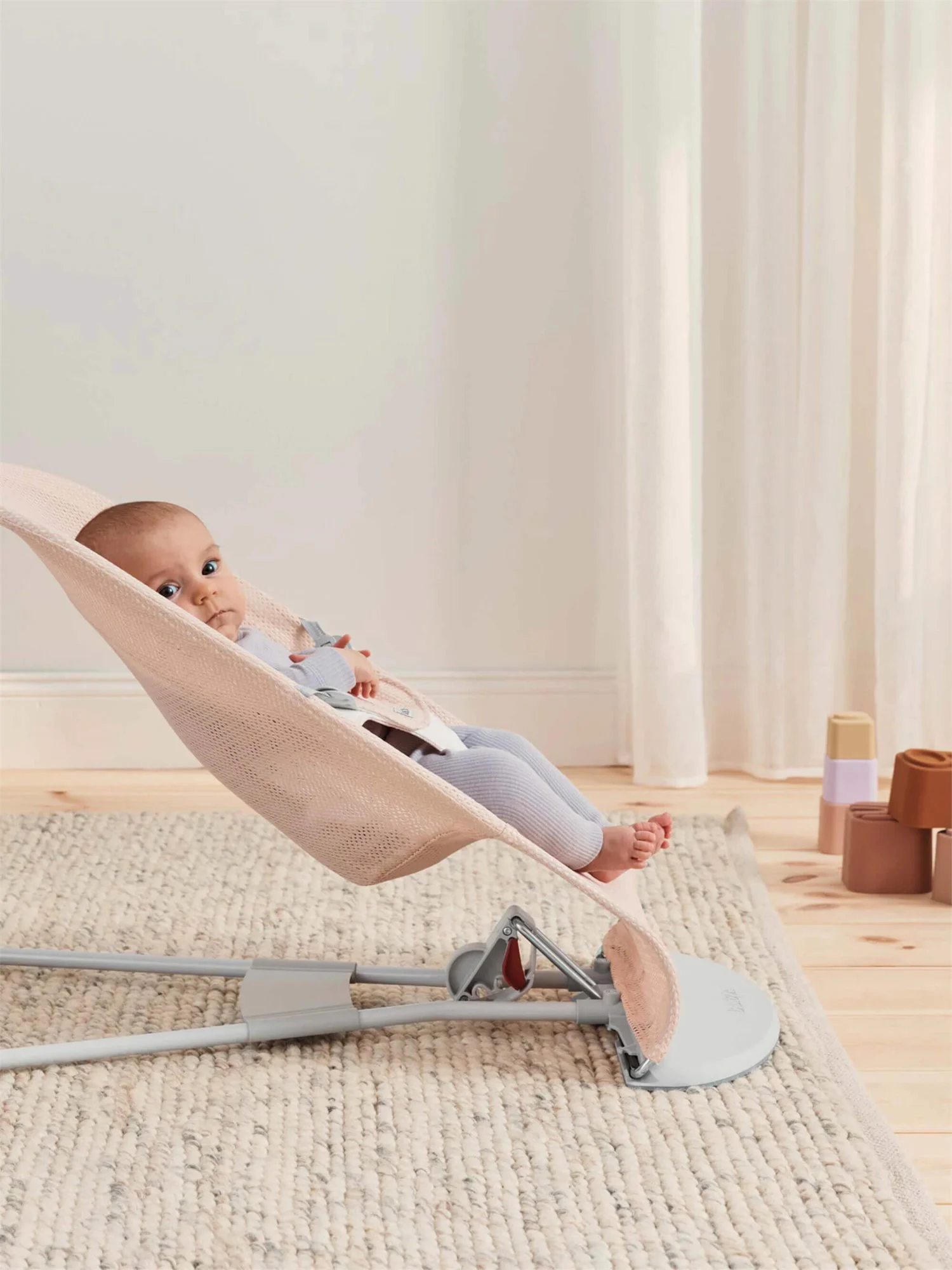 Кресло-шезлонг BabyBjorn Balance Soft Pearly Pink/White, Mesh
