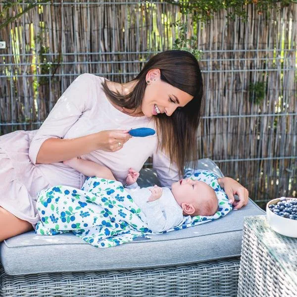 Одеяла для пеленания из бамбукового муслина BabyOno + погремушка