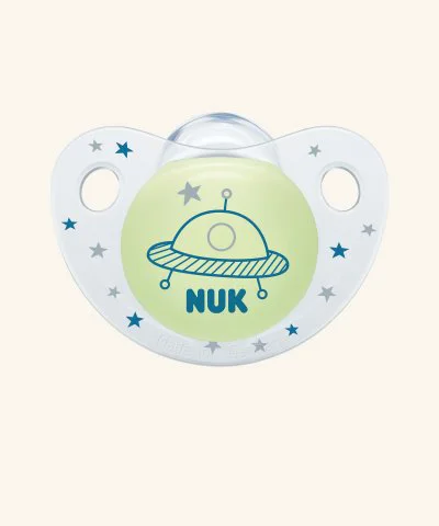 Соска-пустышка из силикона NUK Day&Night в контейнерe (0-6 мec)