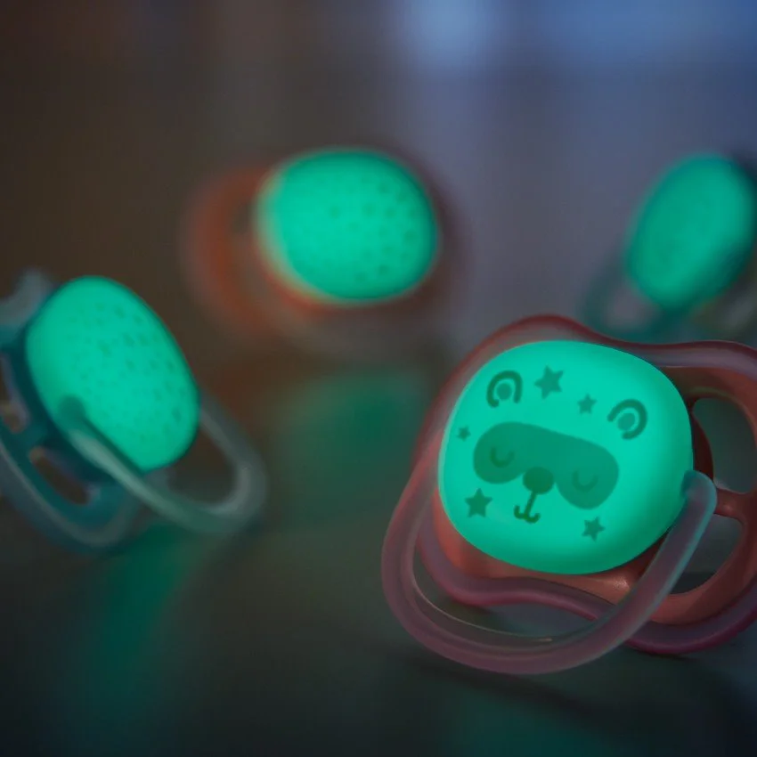 Suzete din silicon ortodontice Philips Avent Ultra Air Night Boy (0-6 luni), 2 buc. foto