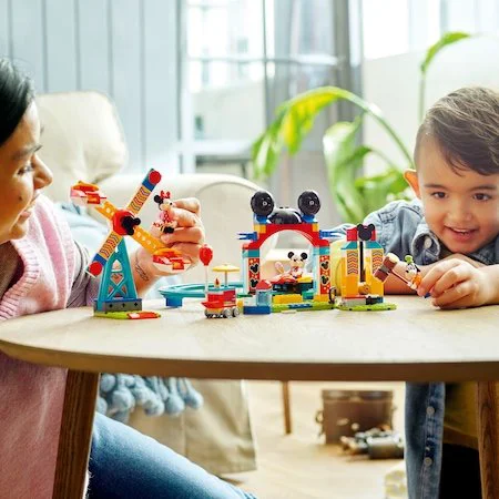 LEGO Disney  - Mickey, Minnie and Goofy's Fairground Fun foto