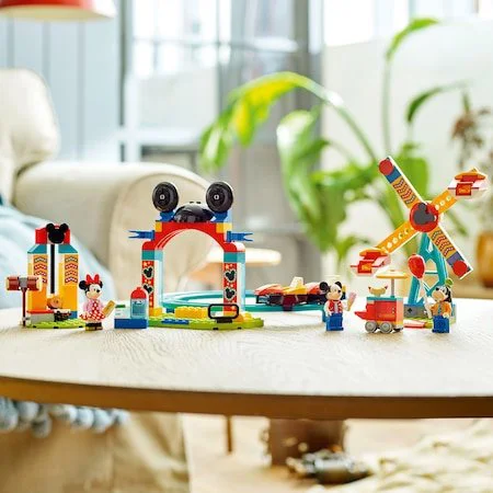 LEGO Disney  - Mickey, Minnie and Goofy's Fairground Fun foto