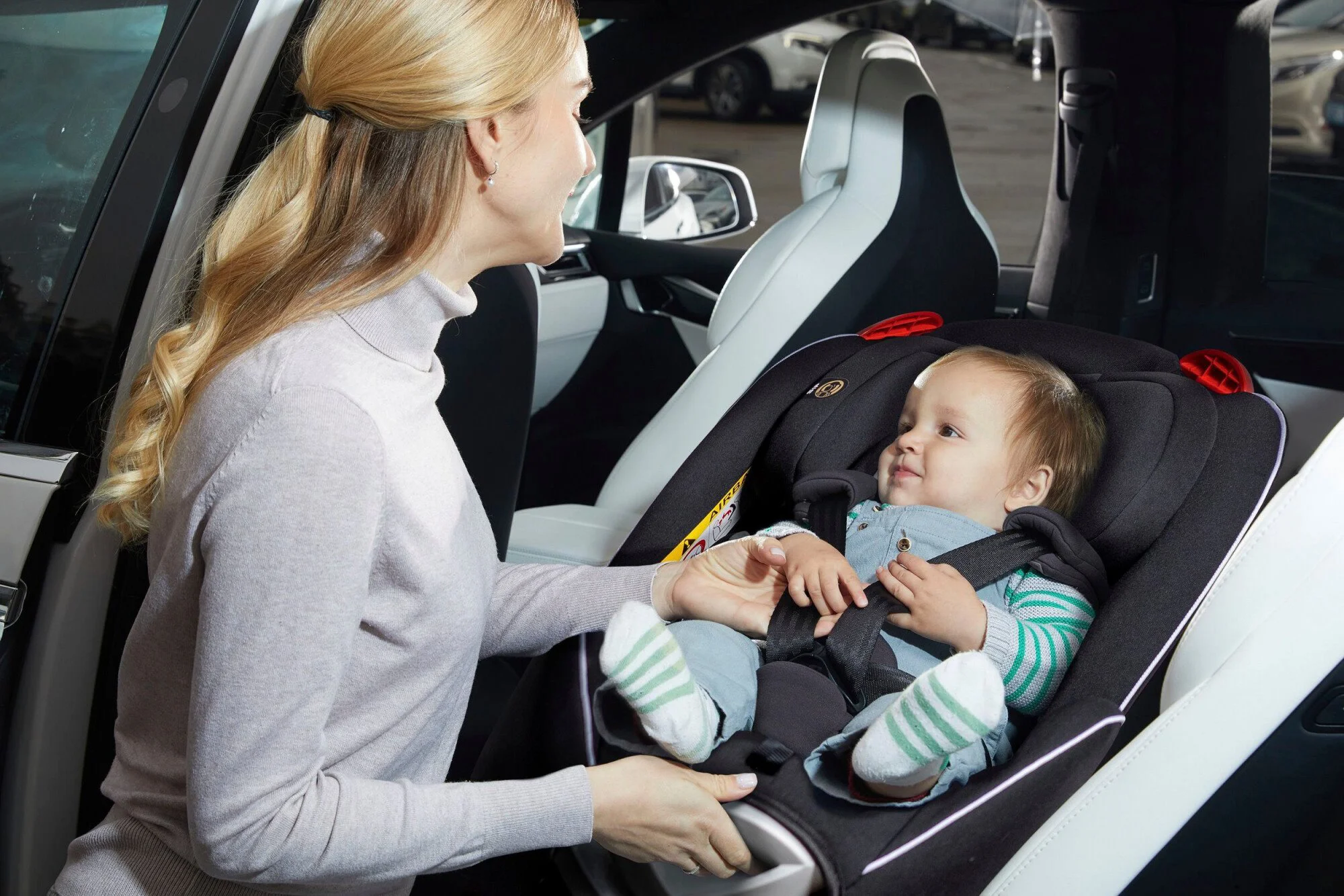 Scaun auto rotativ BabyGo Fixleg 360 Black, 0-25 kg
