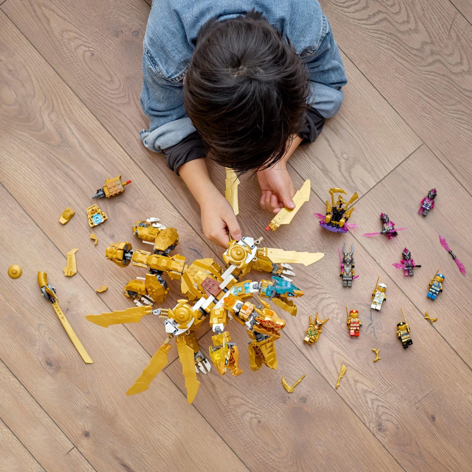 LEGO Ninjago Lloyd's Golden Ultra Dragon foto