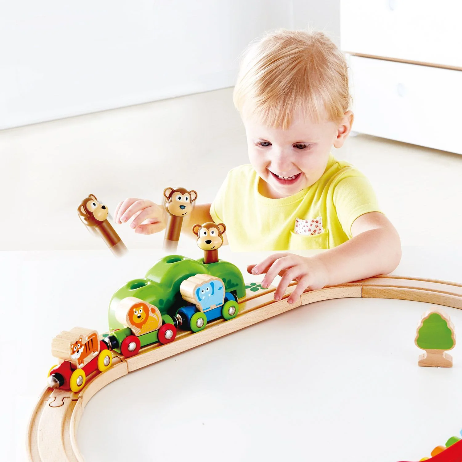 Jucarie din lemn Hape Music and Monkey Railway