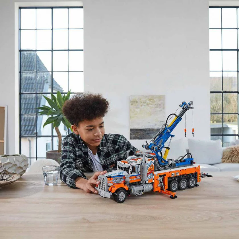 LEGO Technic Грузовой эвакуатор foto