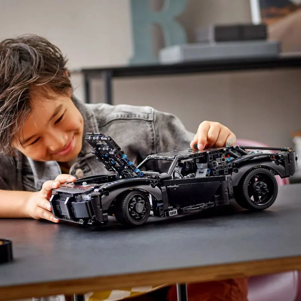 LEGO Technic The Batman Batmobile foto