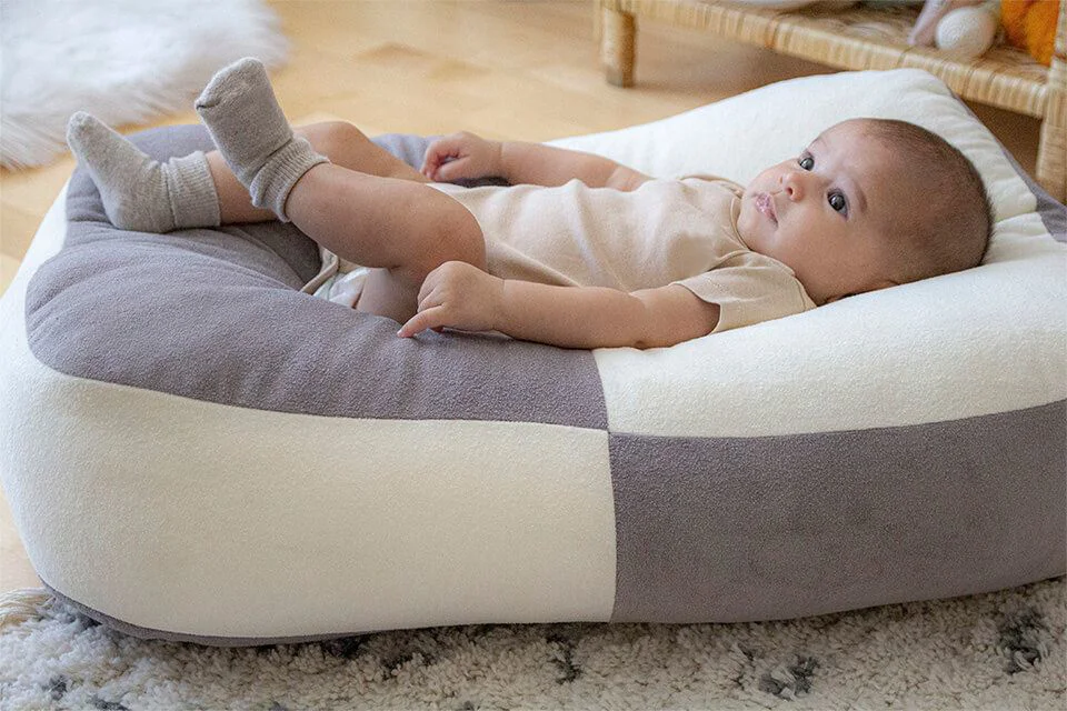 Эргономичная переносная кроватка BabyJem для младенцев foto