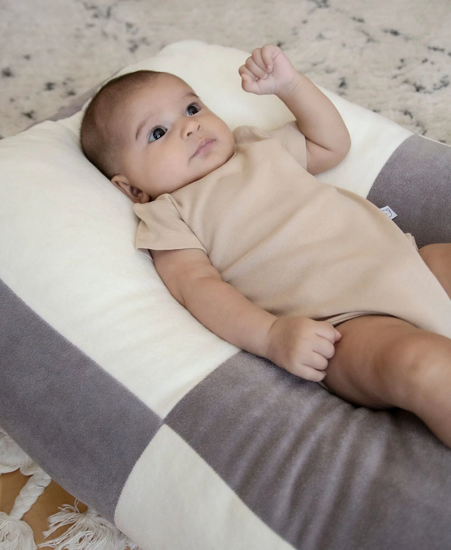 Эргономичная переносная кроватка BabyJem для младенцев foto