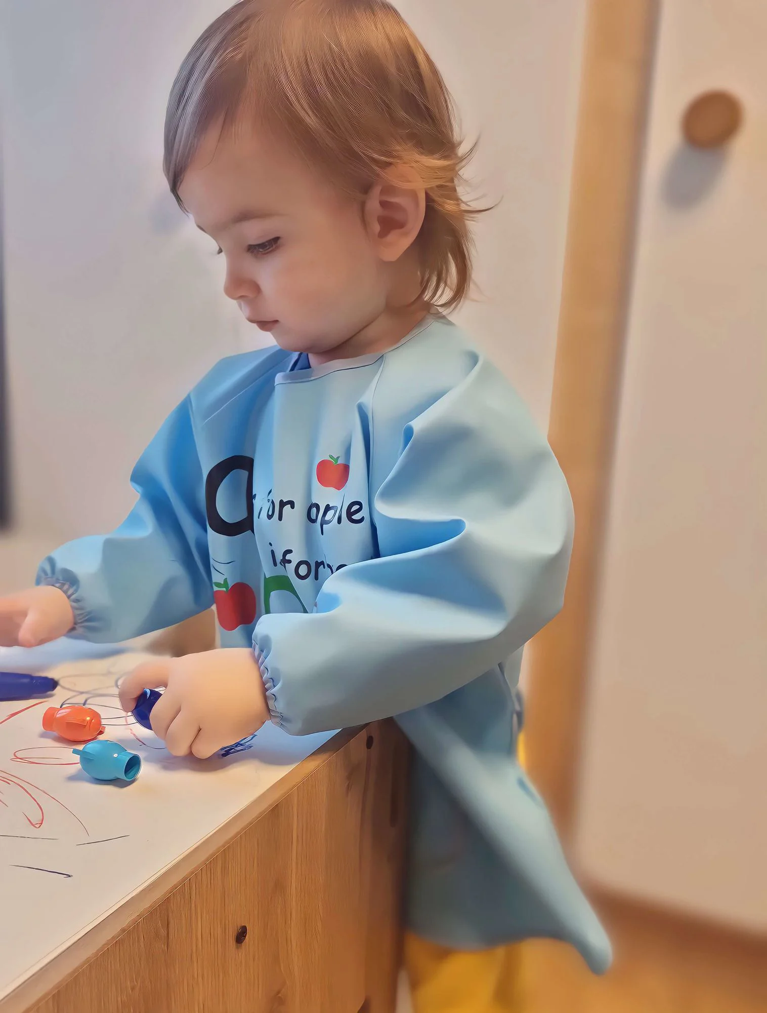 Нагрудник с рукавами для занятий BabyJem ABC Blue