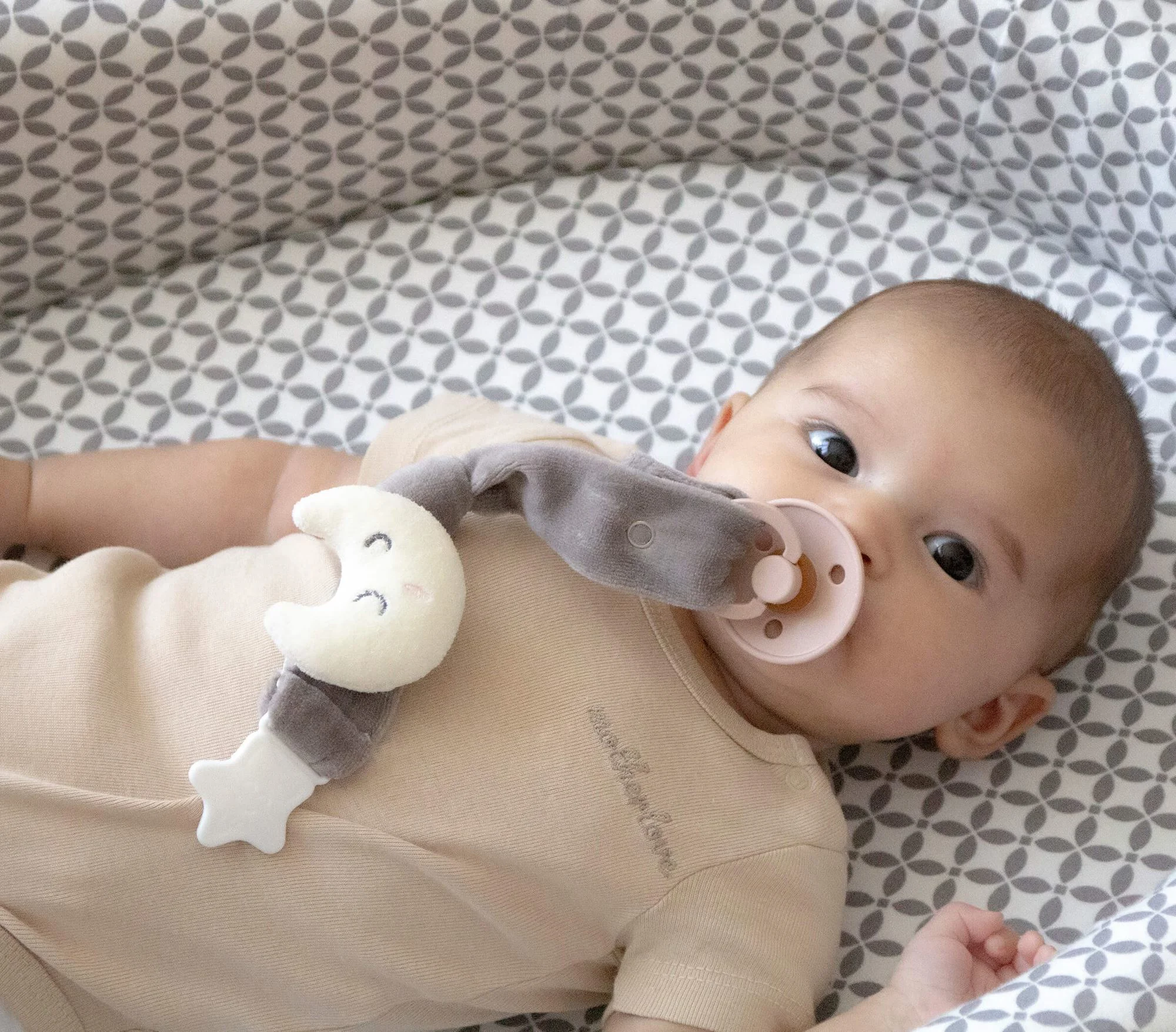 Lant pentru suzeta din material textil cu steluta BabyJem Gri foto