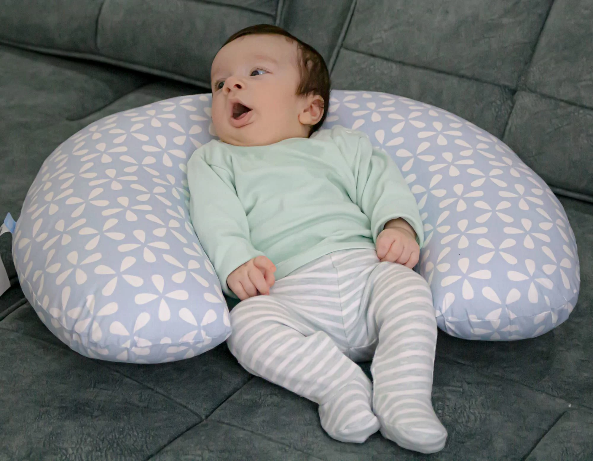 Perna pentru alaptat 2 in 1 BabyJem Nursing Pillow Albastra foto