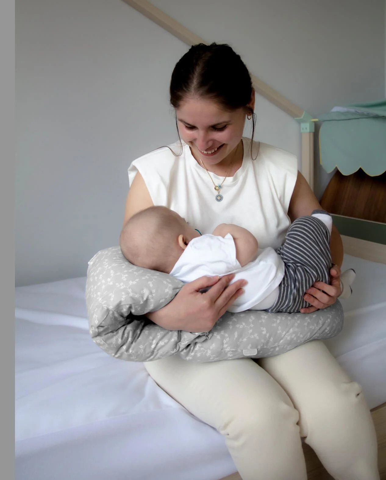 Многофункциональная подушка для кормления со съемным подголовником BabyJem Grey foto