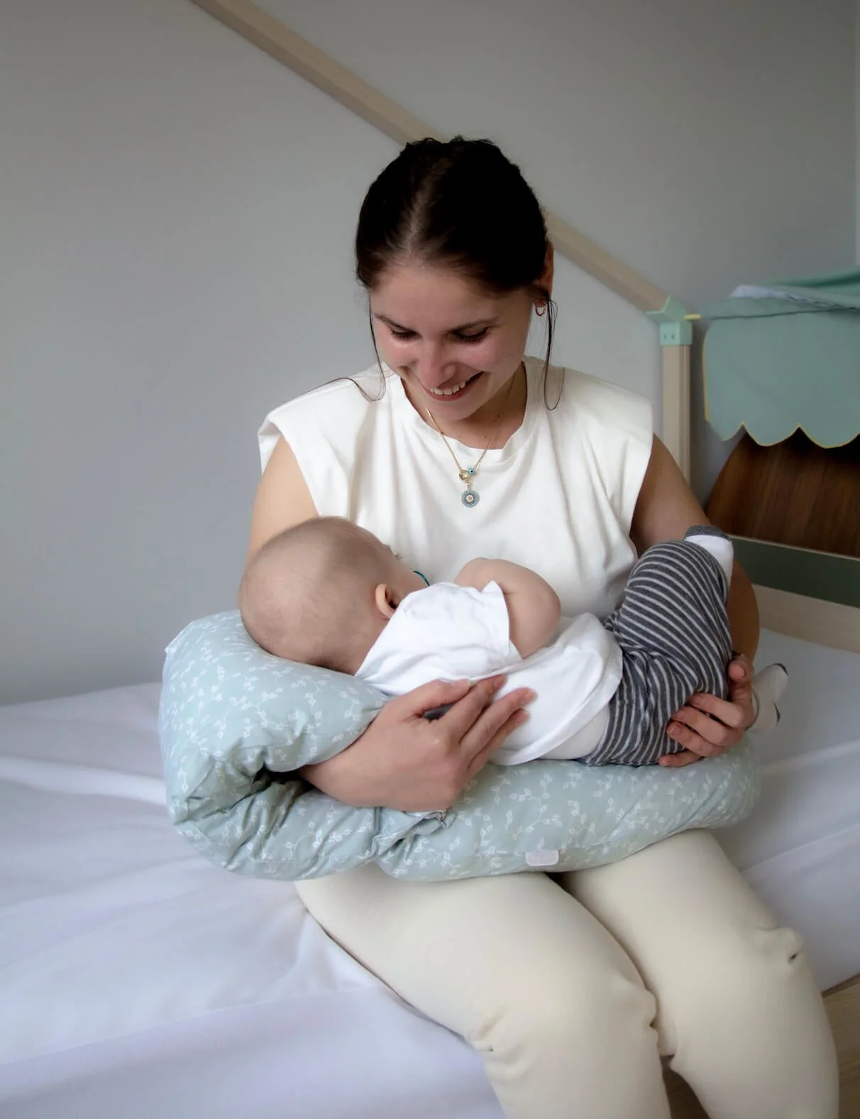 Многофункциональная подушка для кормления со съемным подголовником BabyJem Mint foto
