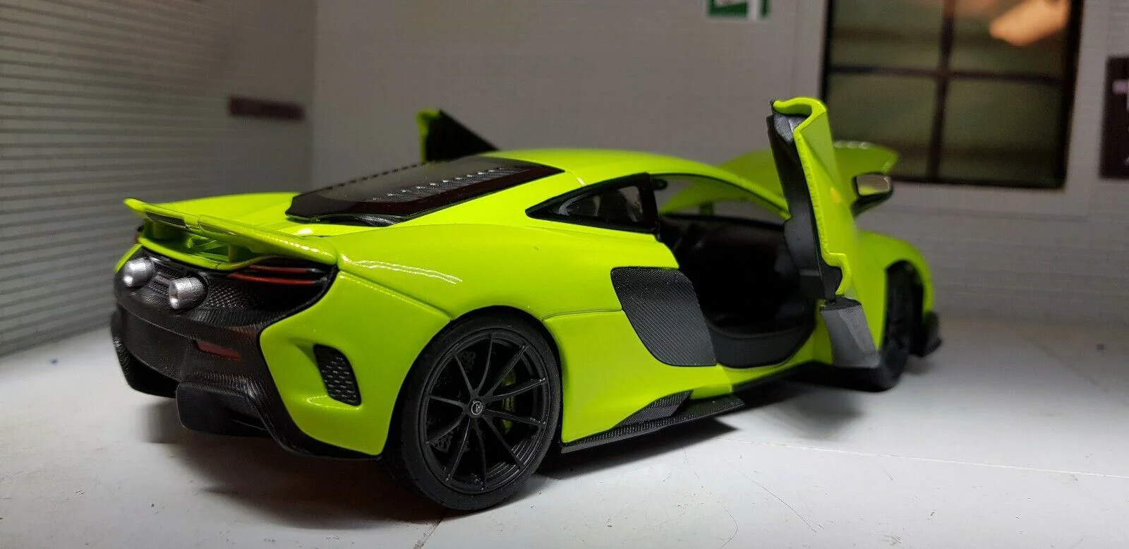 Металлическая машина Welly McLaren 675LT Coupe, 1:24
