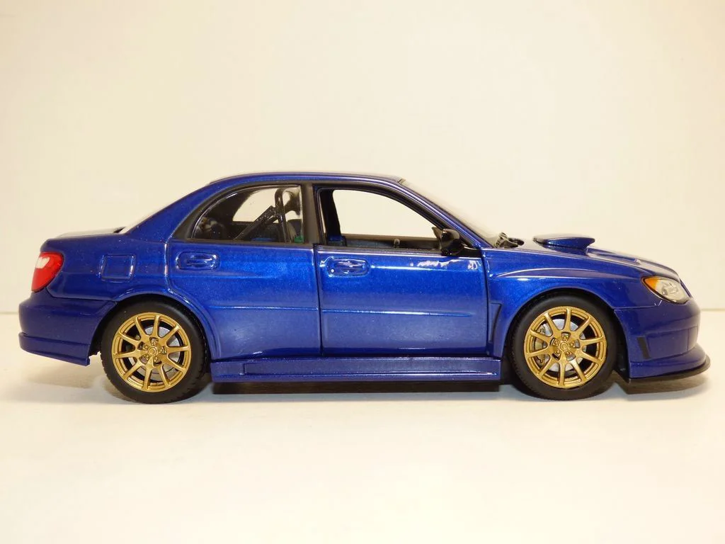 Машина Welly Subaru Impreza, 1:24