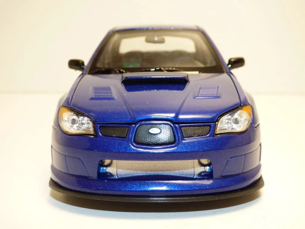 Машина Welly Subaru Impreza, 1:24