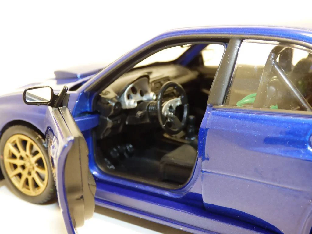 Машина Welly Subaru Impreza, 1:24
